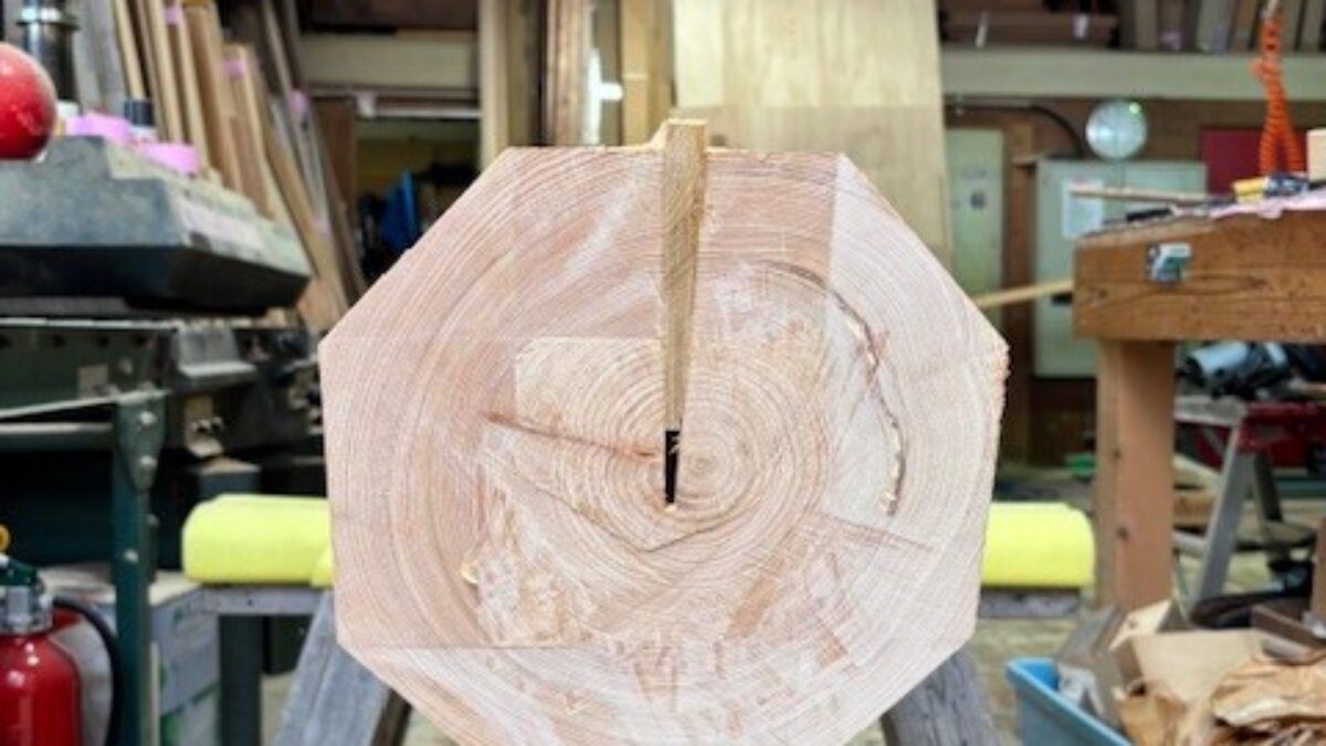 8寸の桧柱！加工中です | 株式会社 鈴木工務店