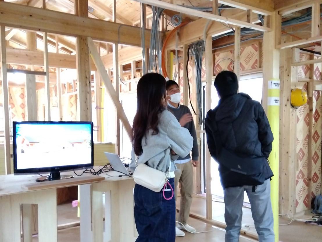 建築中現場見学会の様子