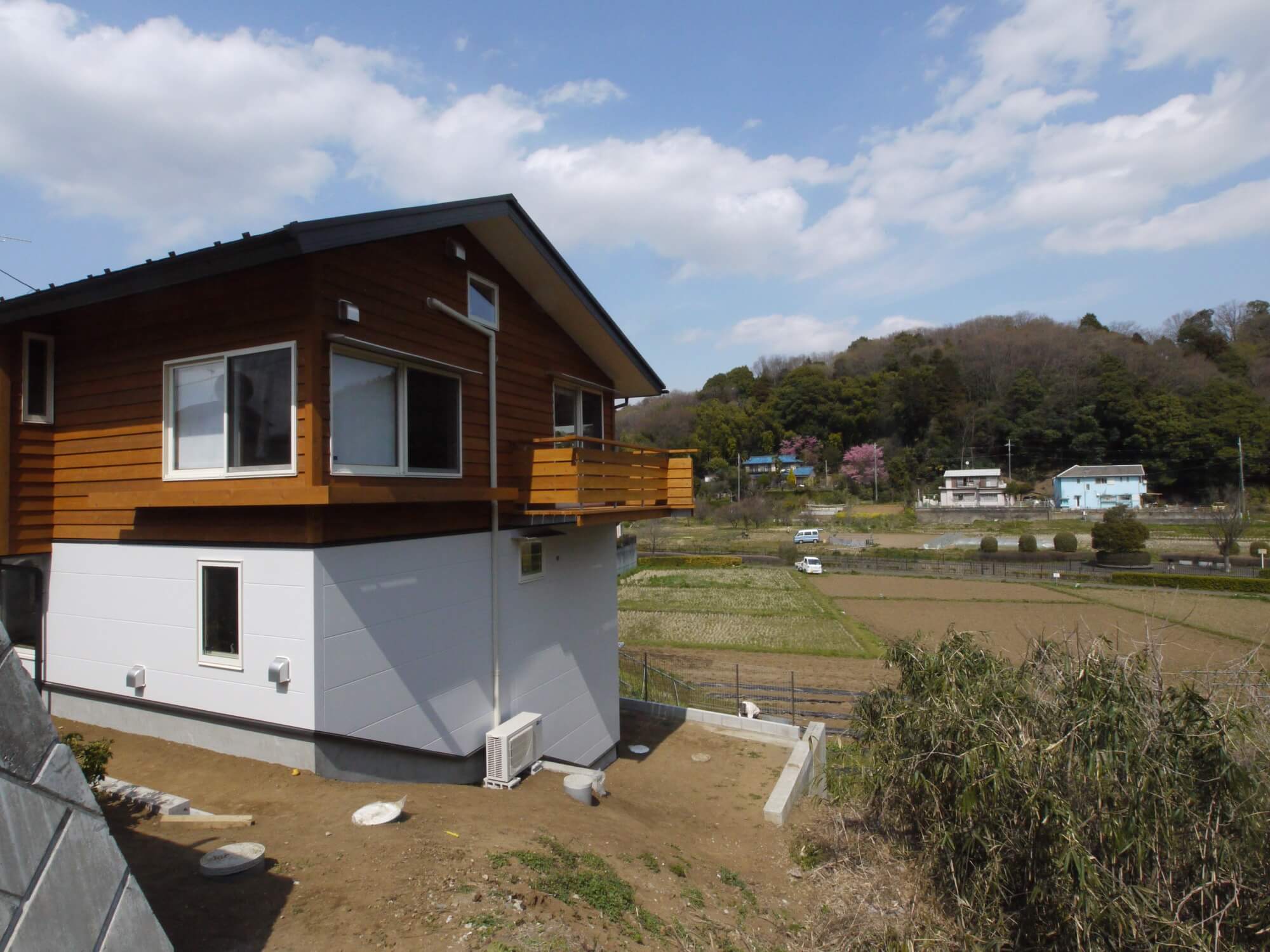 里山の景色を身近に感じられる場所に建つお住まい